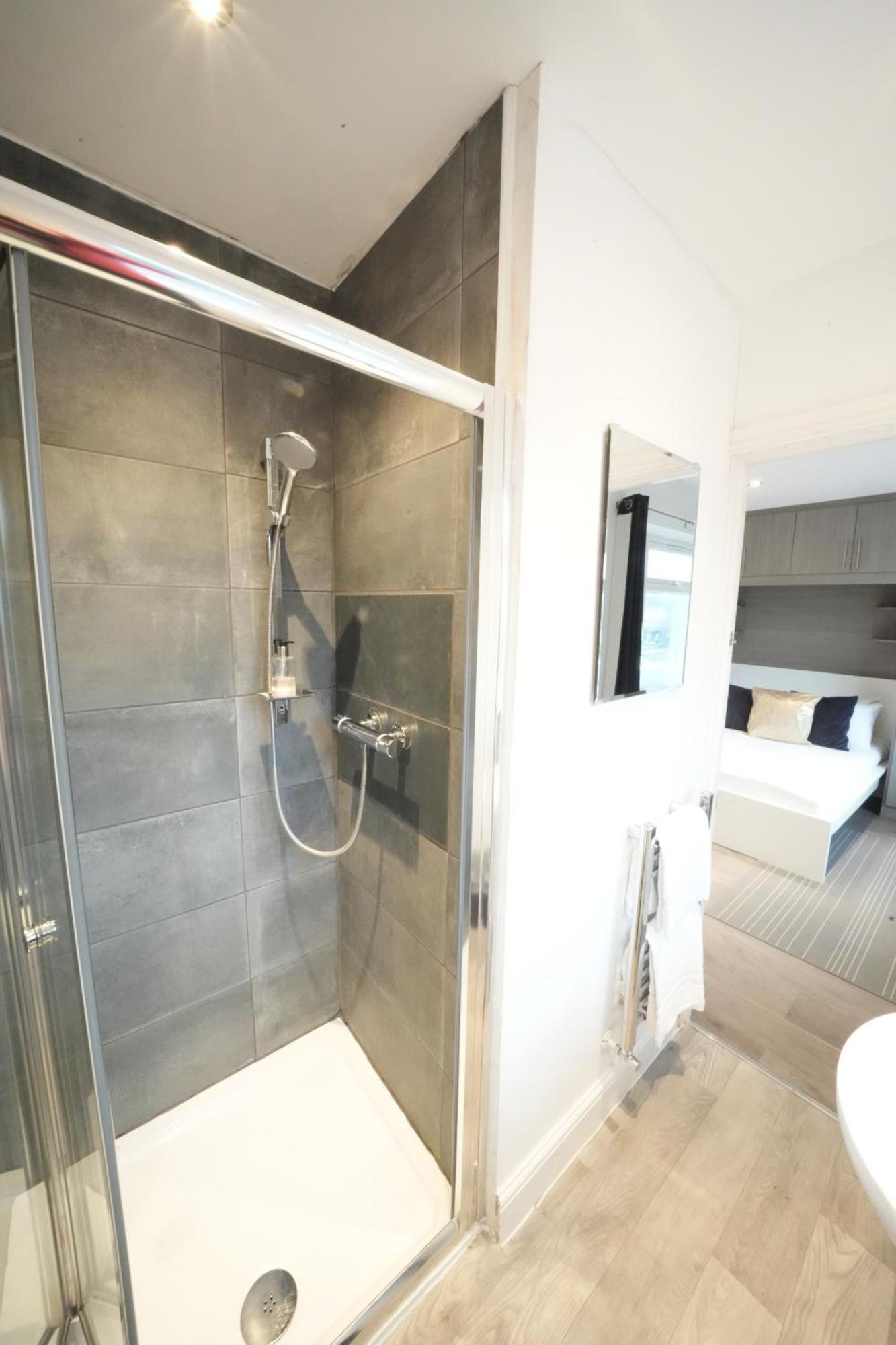 Grand Airport Ensuites Хармондсворт Экстерьер фото