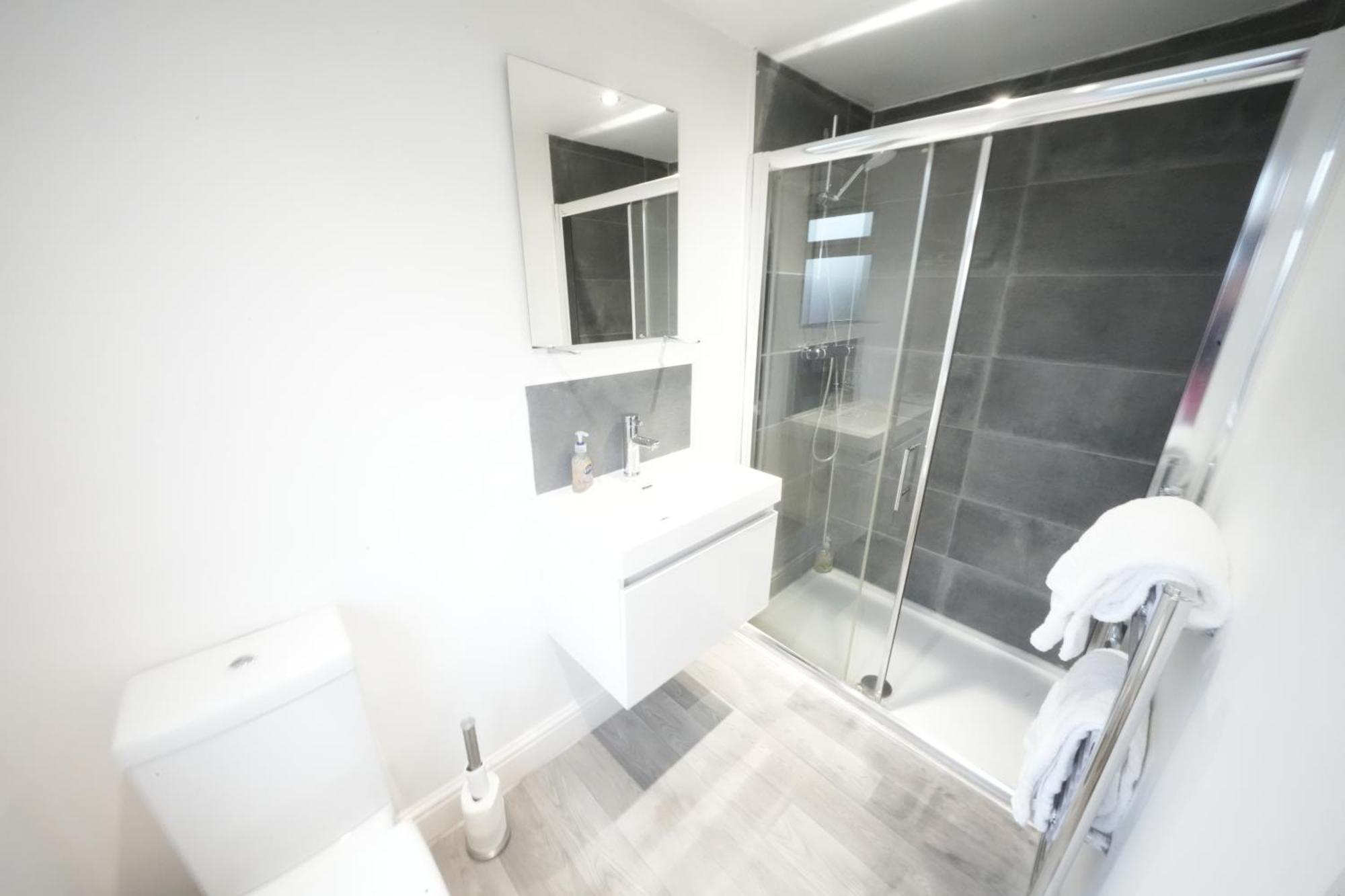 Grand Airport Ensuites Хармондсворт Экстерьер фото
