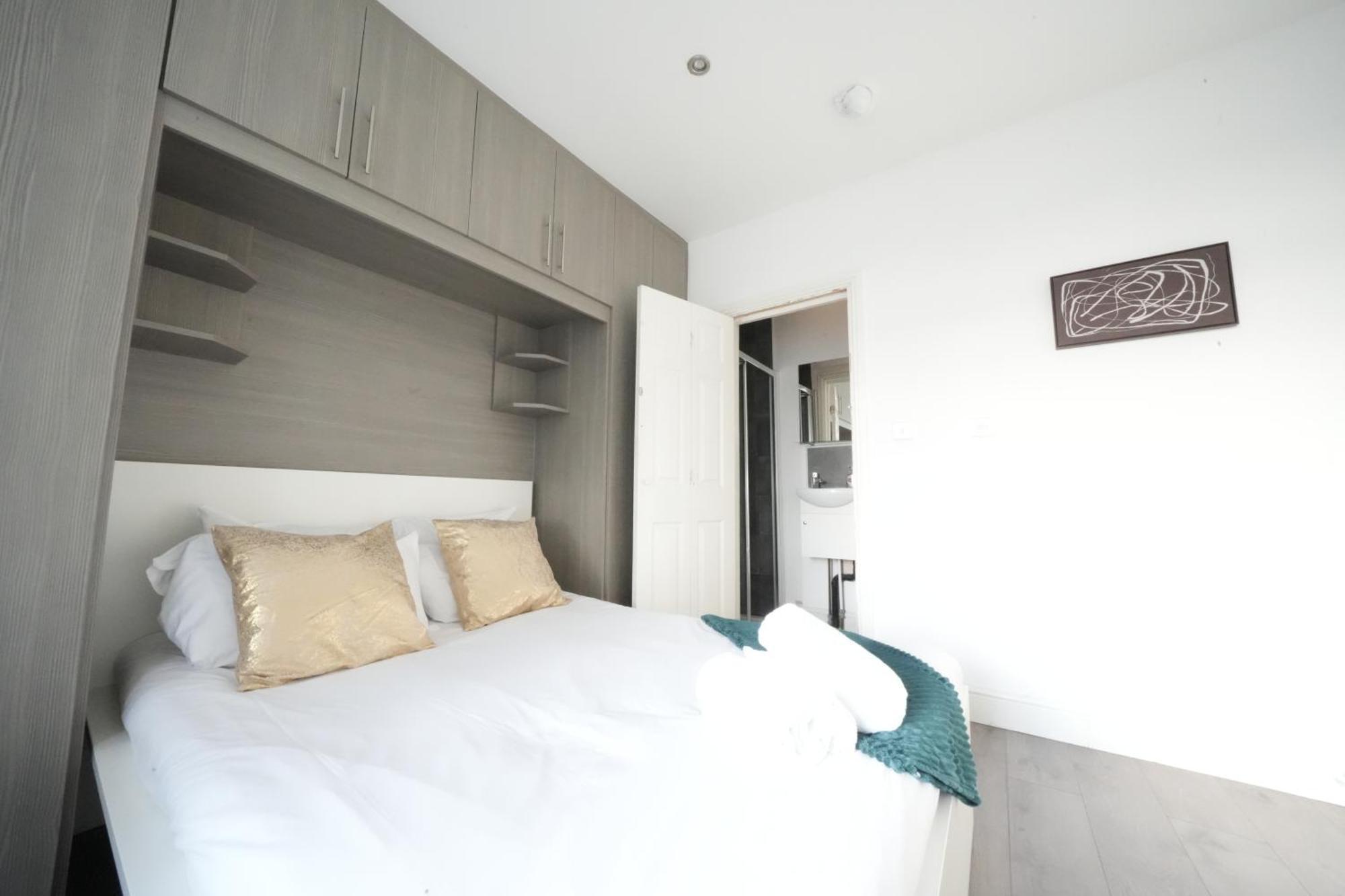 Grand Airport Ensuites Хармондсворт Экстерьер фото